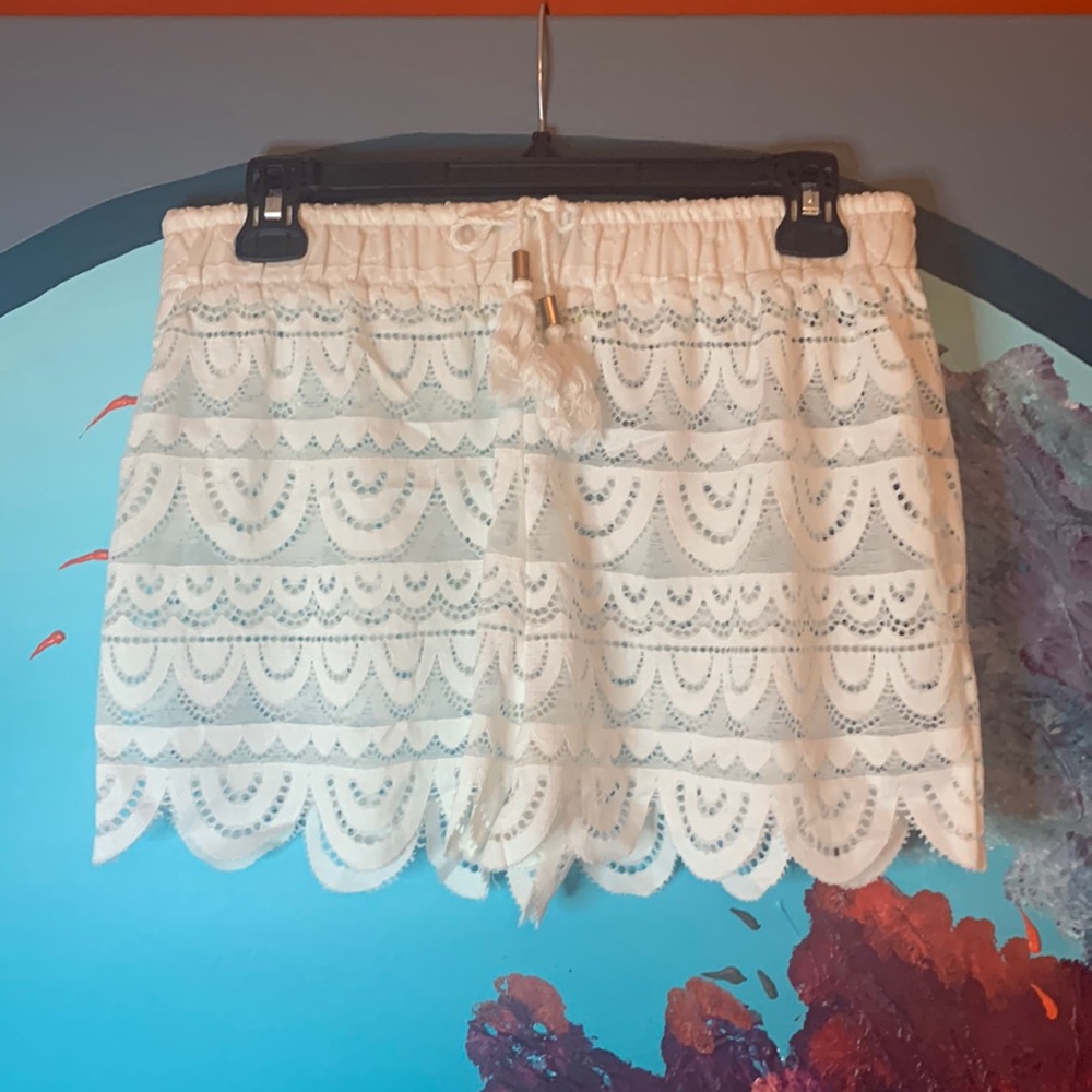 NWOT Gianni Bini Lace Swimsuit Shorts Coverup SM